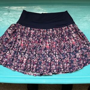Like new! AERIE offline skirt with spandex! Small